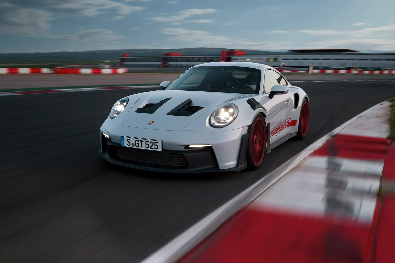 Porsche 911 GT3 RS : la plus radicale - Challenges